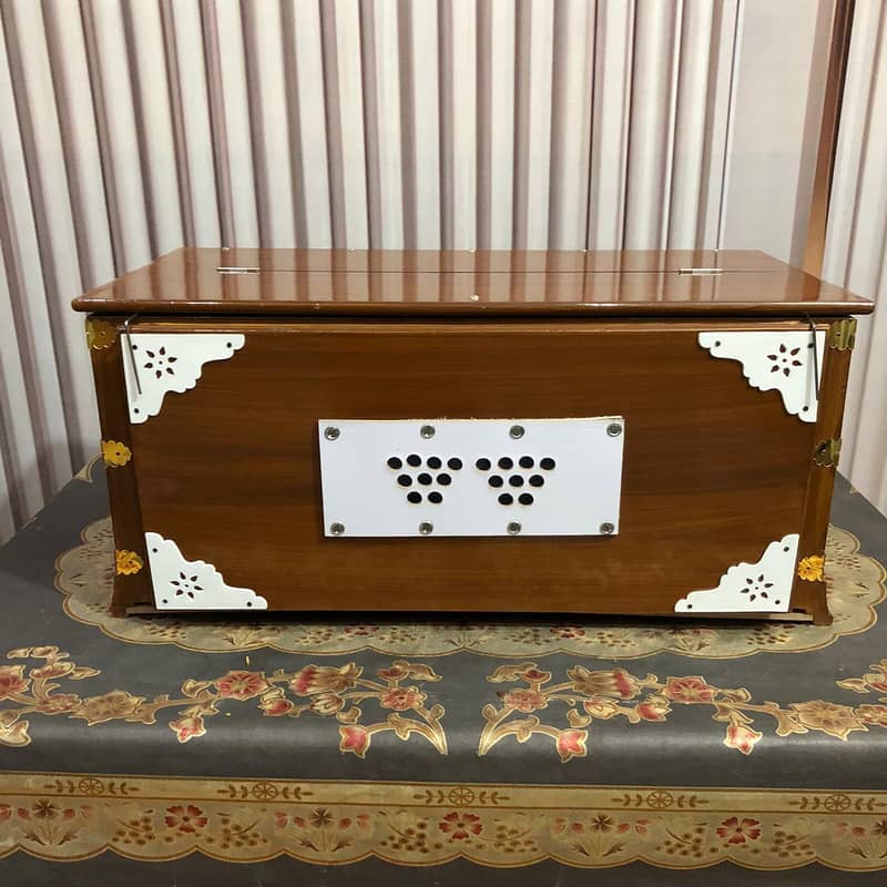 Indian Harmonium. 3