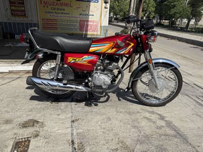 Honda 125 brand new bike 3700 km driven