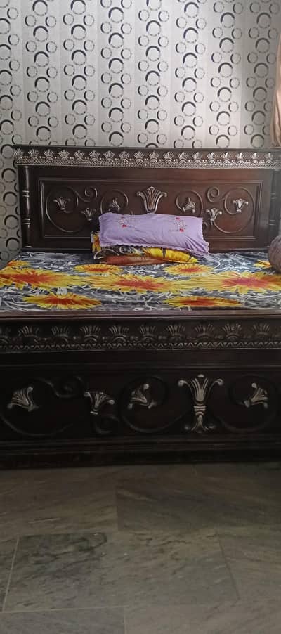 bed , dressing,or showcase in resumable price