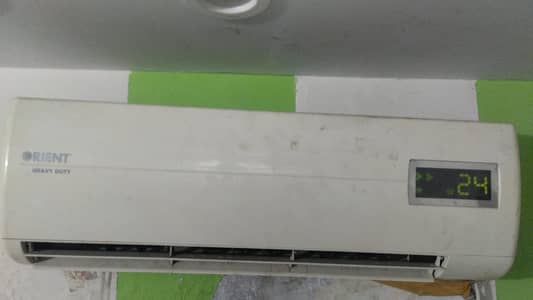 Orient 1 ton non inverter AC in good condition