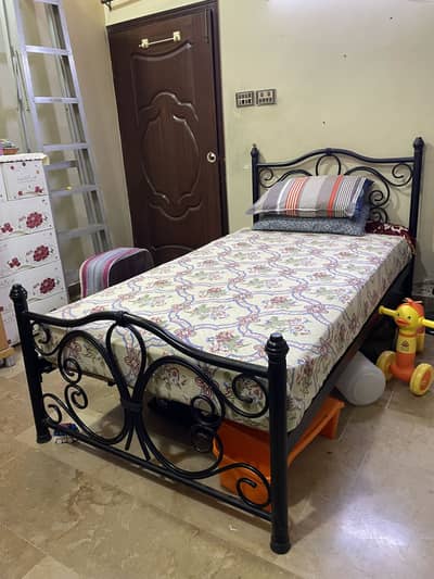 Iron rod single bed with mattress