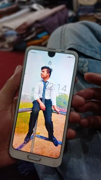 Aquos sharp R2  4/64