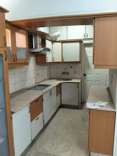 Gulshan e Iqbal block 7 Main road KFC  Crown castle apartment 1300 sq ft 3 bed dd Lift available Road facing Third floor Leased flat 24/7 electricity  Sweet water Demand 2.25 Key available *Code(16432)*
