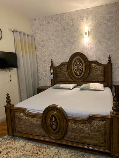 Walnut King size Bed set EMPIRE BRANDED FURNITURE