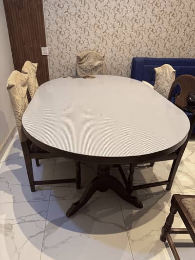 6 Seater Wooden Dining Table – Excellent Condition
