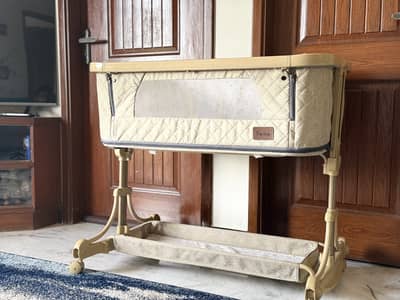 Almost Brand New Baby Co-Sleeper / Bassinet – Excellent Condition