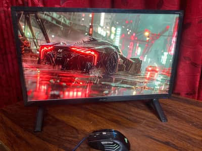 Gaming pc with 24 inch LED + RGB Gaming mouse + DVI cable and supply