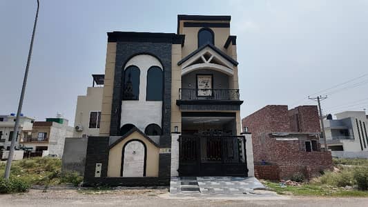 5 Marla brand new lush house available for sale in Prime Location Paragon City