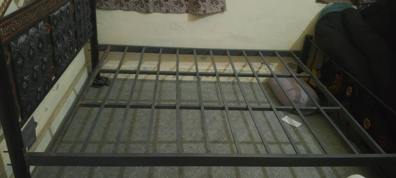 Iron bed 0