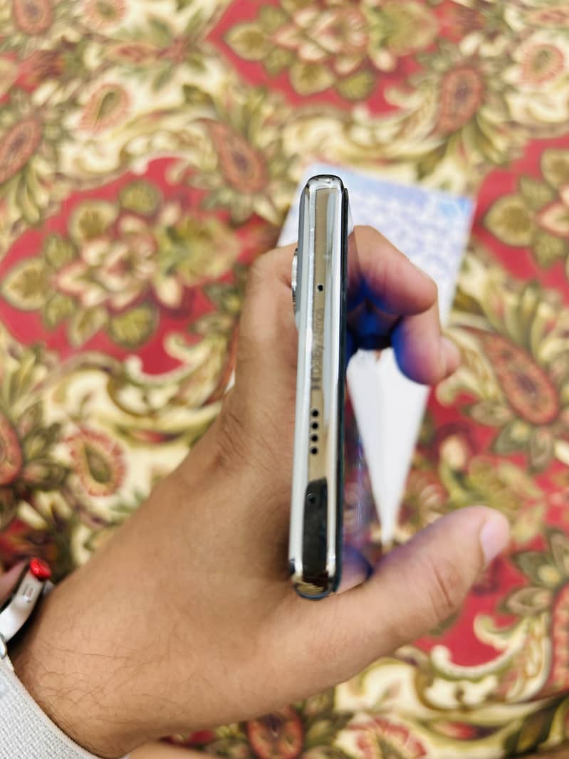 Tecno CAMON 40 Pro 4