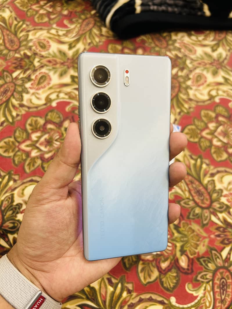 Tecno CAMON 40 Pro 6