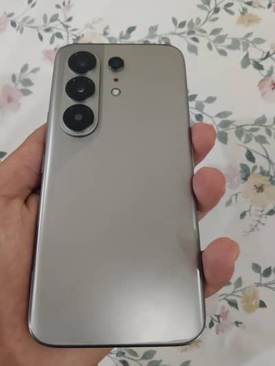 Camon 40 Pro.  Luxury Metal body phone      16 Ram. 256 Memery.