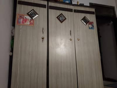 bed or 3door  Almarii