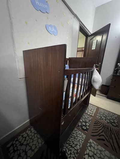 Baby cot in excellent condition