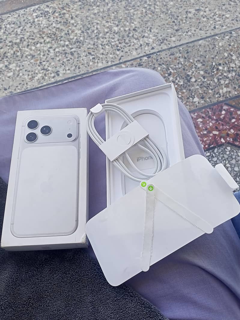 iPhone 17 Pro Max 5