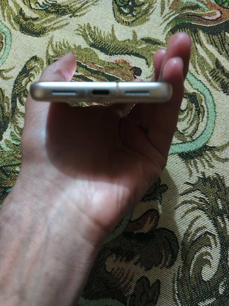 Google pixel 8 5