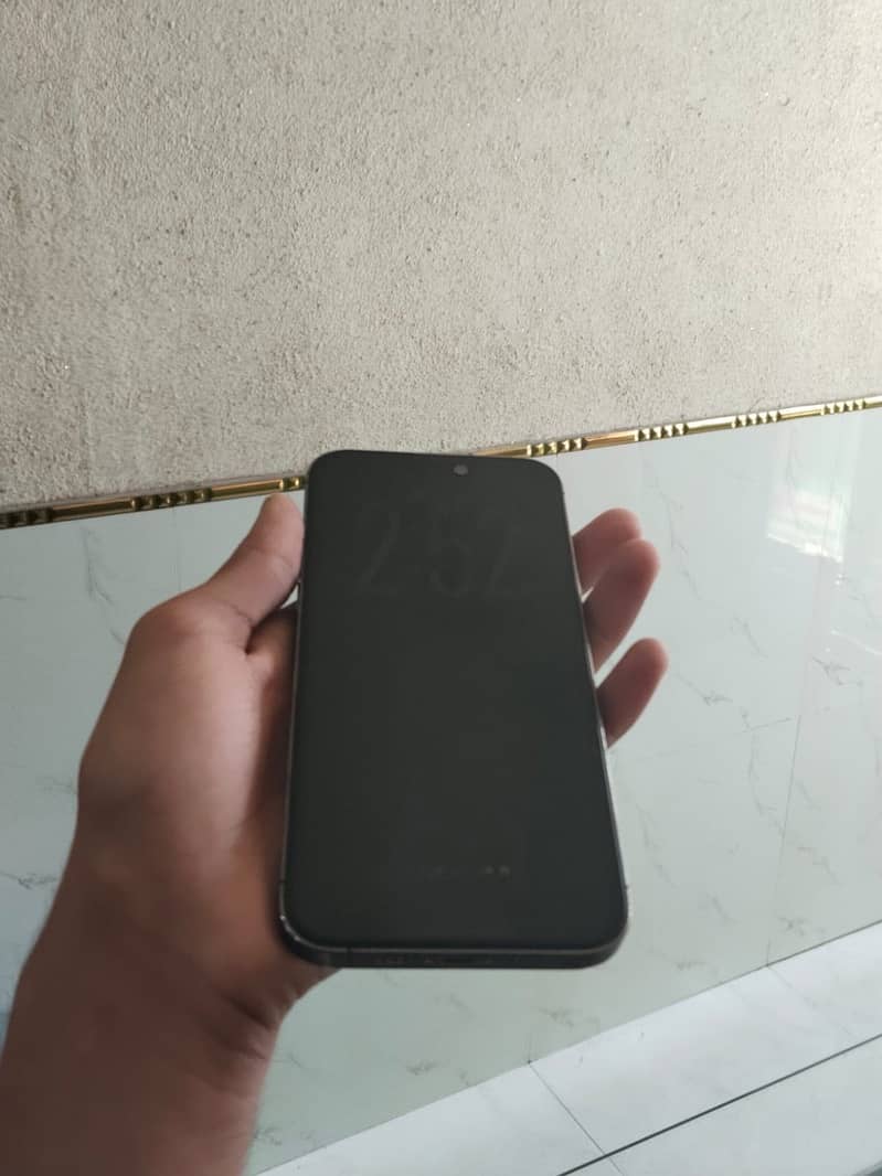 iPhone 14 pro max 2
