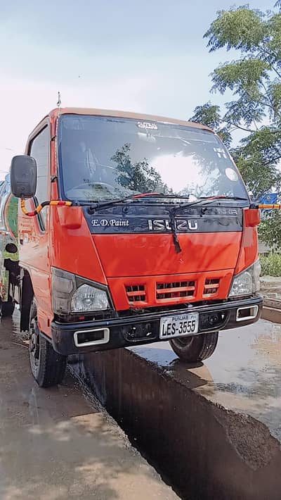 Isuzu nkr for sale 2016 model good condition