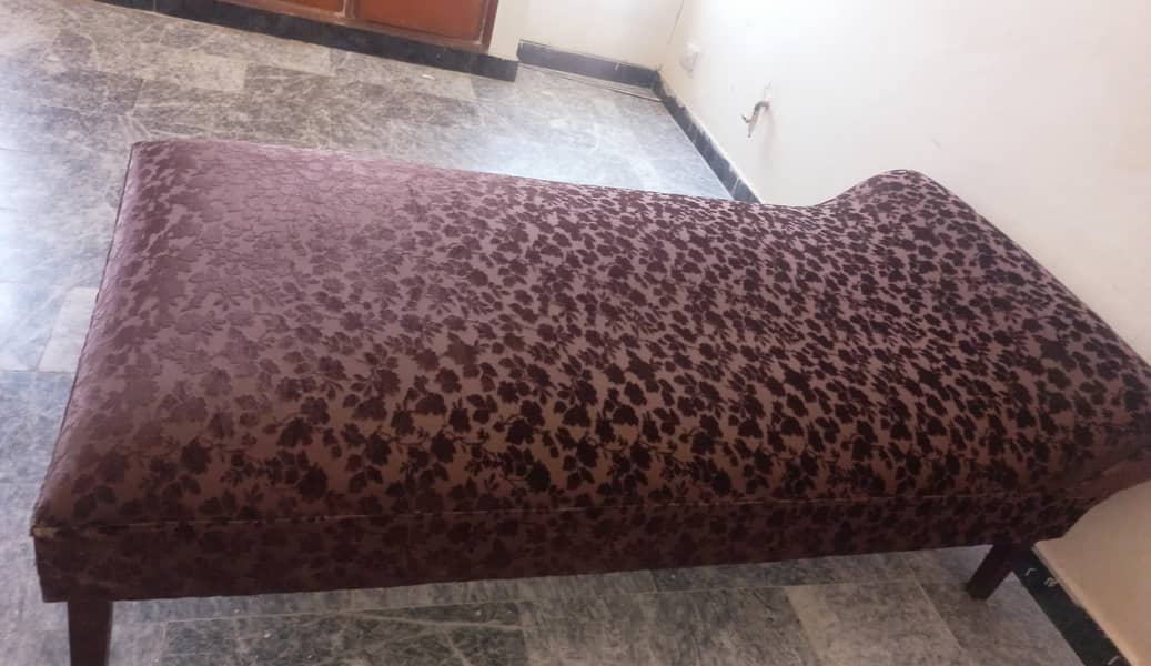 Single bed/ Dewan 2