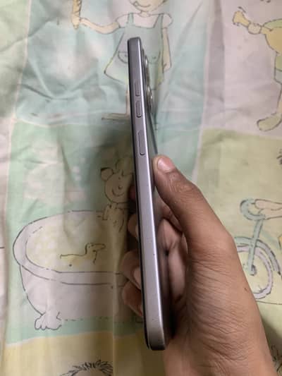 Tecno spark 40  hai boht zarurat hai paiso ki is liya beach raha hoon