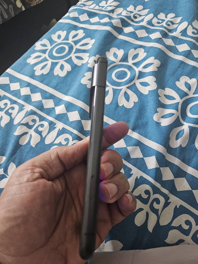 Google pixel 8 4