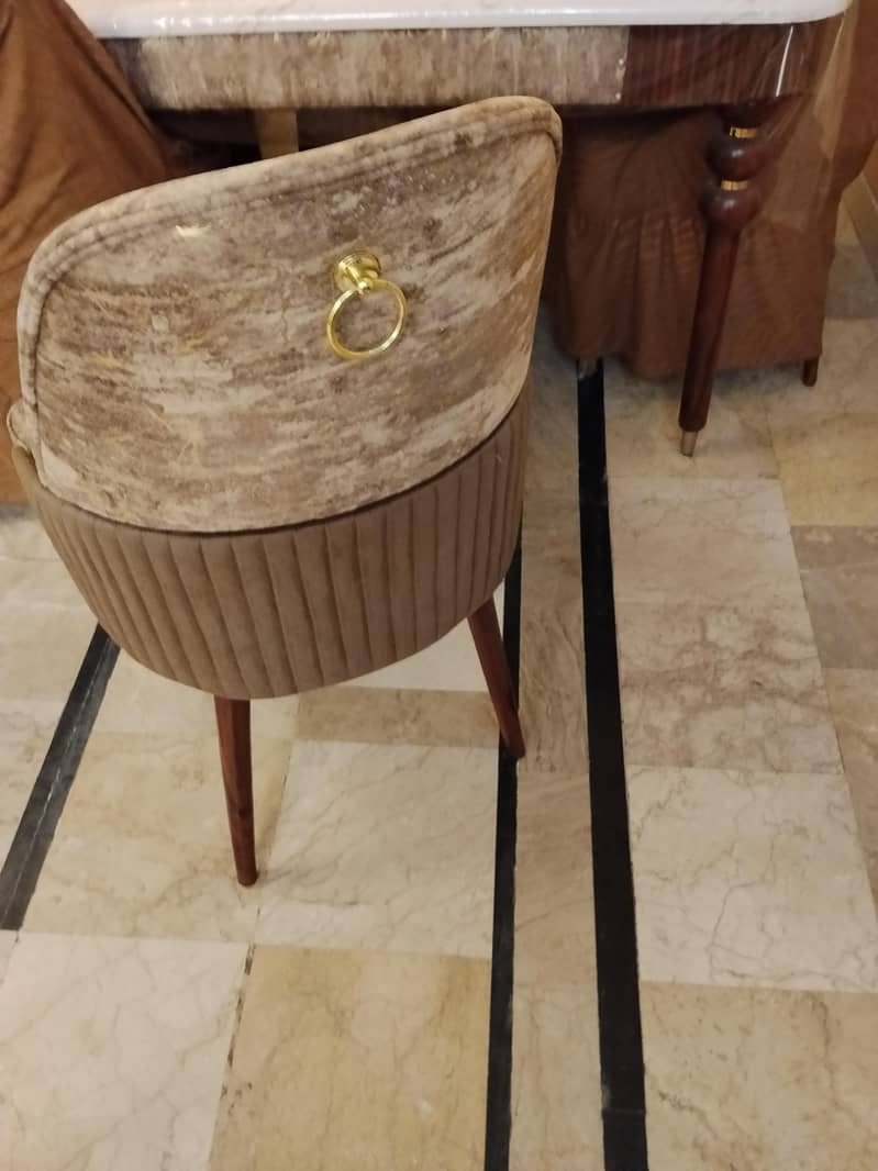 dinning table 0