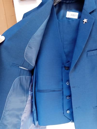 Navy blue colour three piece suit bilkul new looking