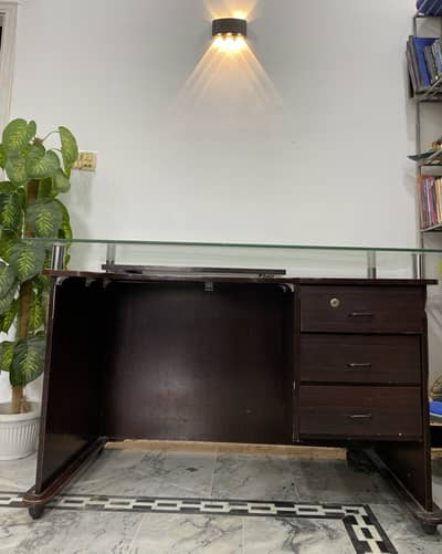 Office table/ computer desk with glass top