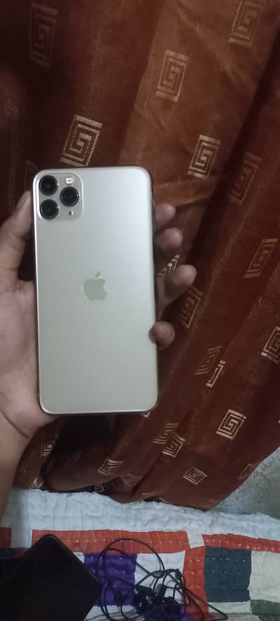 iPhone 11 pro max with box jv