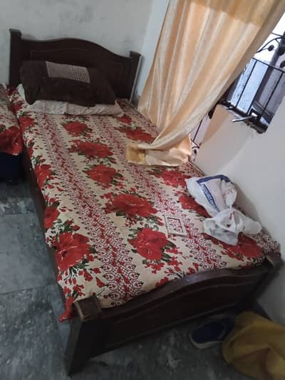 single bed with mattress and saitable