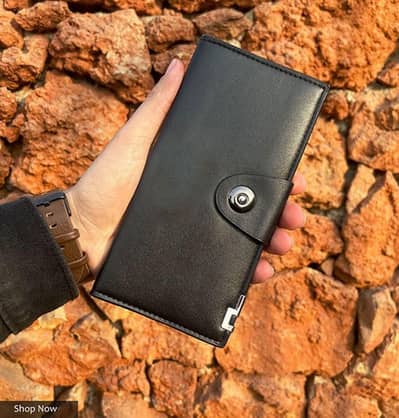 Tri-fold leather wallet