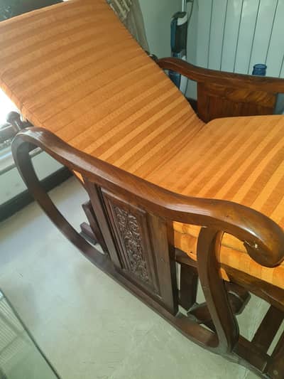 ROCKING CHAIR