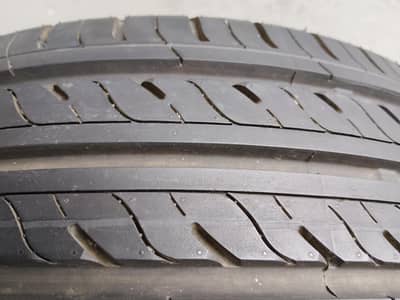 SLIGHTLY USED 15" TUBELESS TYRES