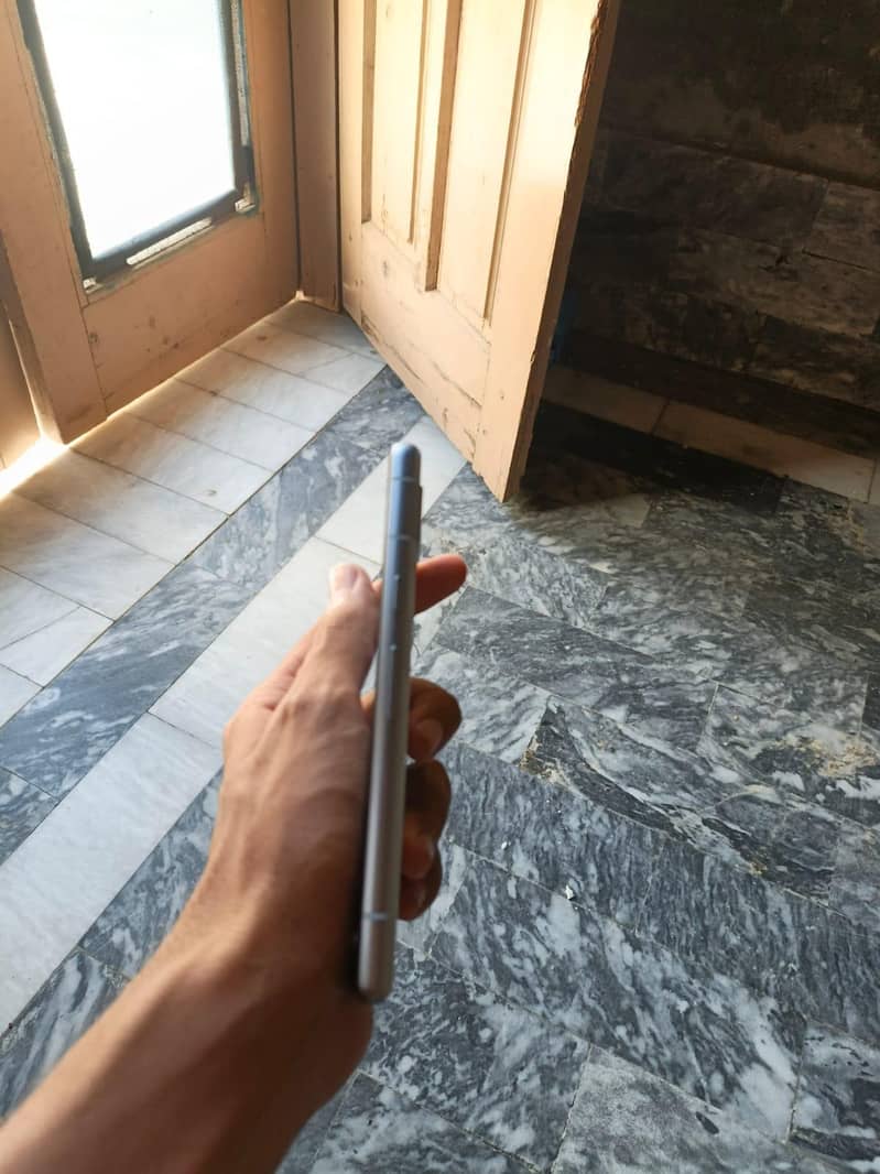 Google pixel 7a 5