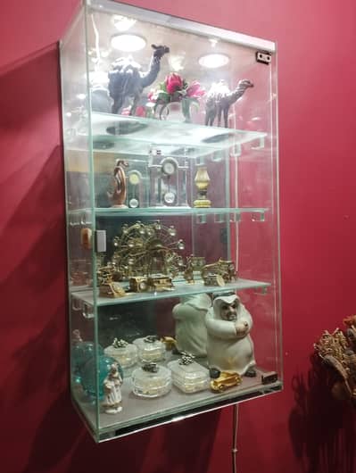 Glass showpieces (pair)