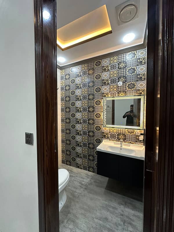 1 Bed Attach bath 1