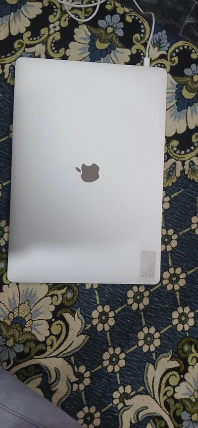 Mackbook pro 2019 19 inch