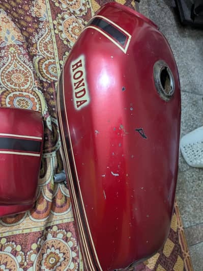 petrol tank and sidetapay for sale Honda 125
