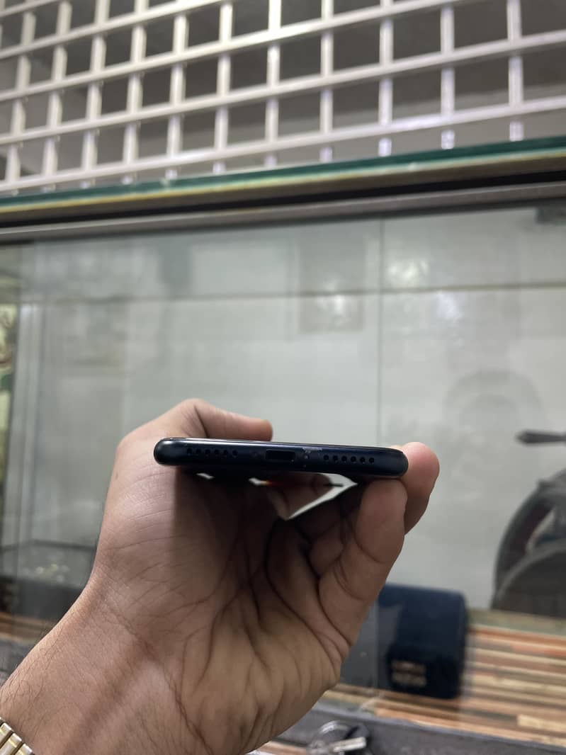 iPhone SE 3rd generation 3