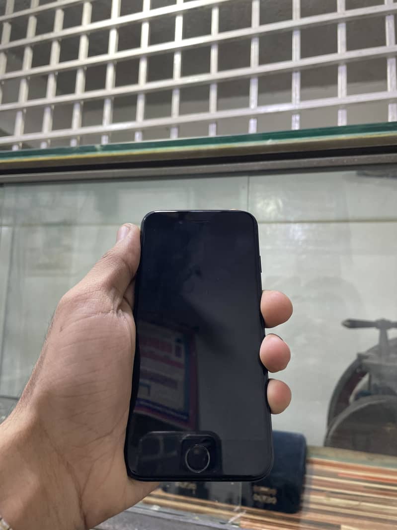 iPhone SE 3rd generation 4