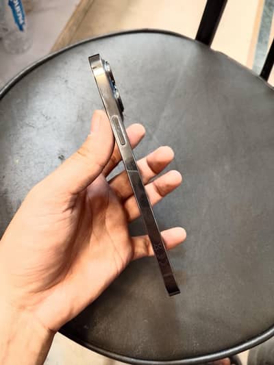 13promax 79health 128 GB 10/10 condition complete box