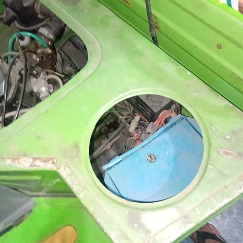 رکشہ بالکل نئی کنڈیشن مین ہے گھر کے استعمال میں تھا 7