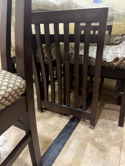 Dining Table with 6 Charis