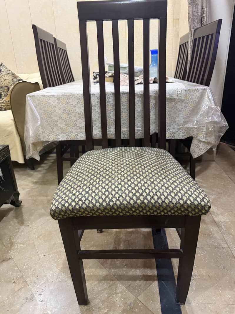 Dining Table with 6 Charis 2