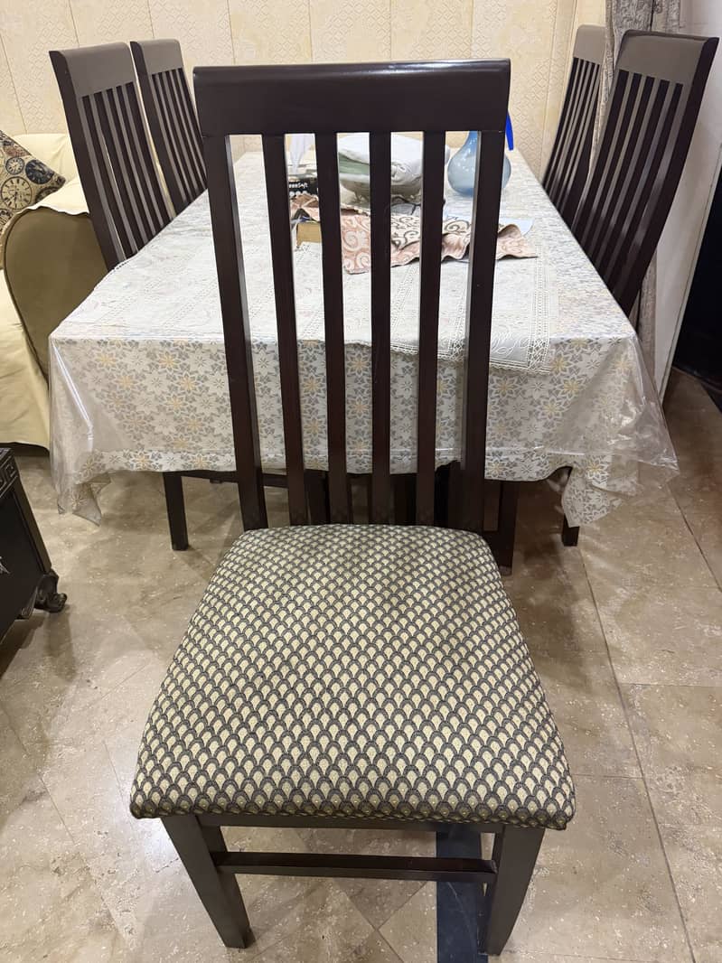 Dining Table with 6 Charis 3