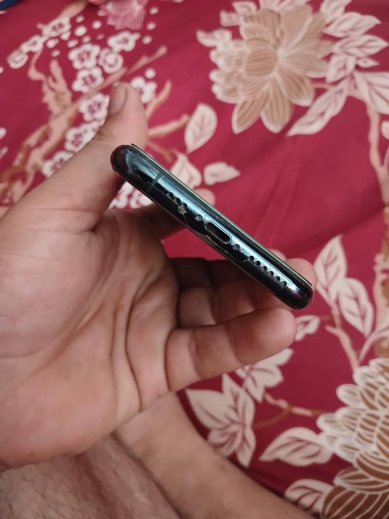 iPhone 11 pro 4