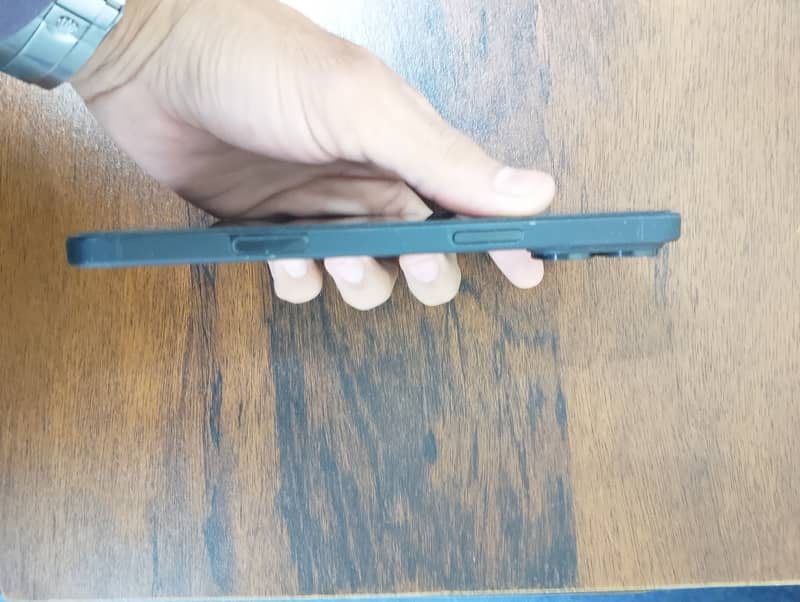 Apple iPhone 16 Plus 2