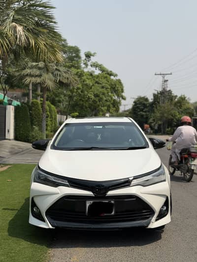 Toyota Corolla Altis Grande 17/18 Super White