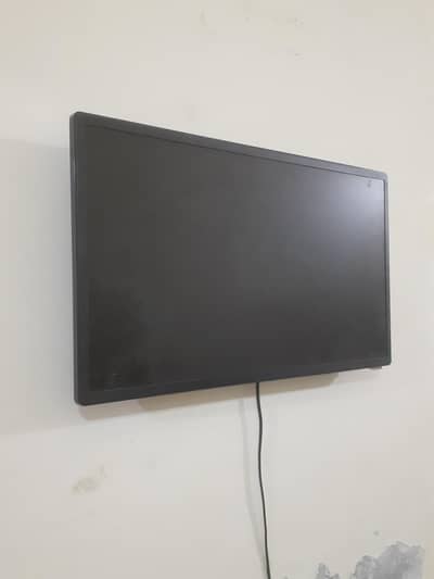 SAMSUNG 24" LCD