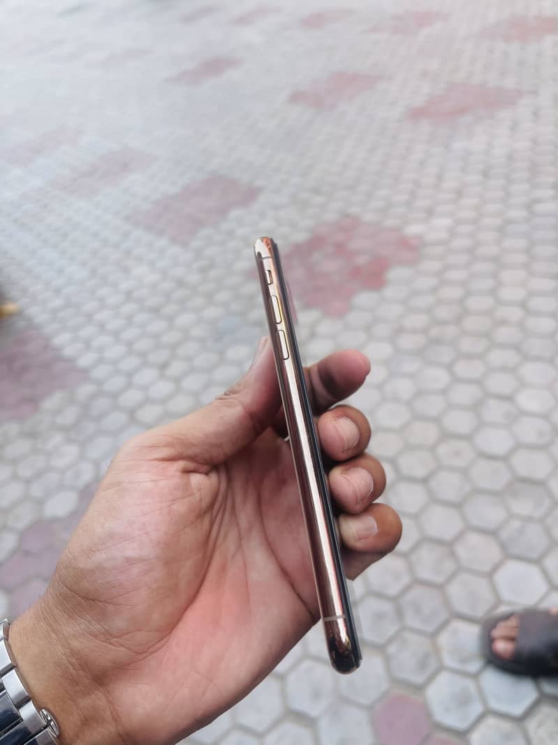 Iphone Xs 4